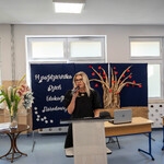 Zdjęcie nr 3 - Pani Dyrektor składa podziękowania nauczycielom i pracownikom szkoły.jpg.jpg