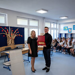 Zdjęcie nr 4 - Pani Dyrektor składa podziękowanie Panu  Krzysztofowi Otapowiczowi.jpg.jpg