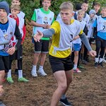 6. Patryk przezd startem w oczekiwaniu na odbiór pałeczki sztafetowej.jpg