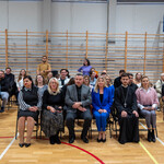 Zdjęcie nr 4 - Dyrekcja wraz z gośćmi oczekują na rozpoczęcie uroczystości_.jpg