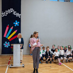 Zdjęcie nr 14 - Przewodnicząca Rady Rodziców_ P. Beata Otapowicz_ składa życzenia uczniom klas pierwszych.jpg