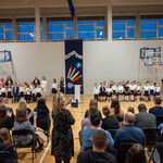 Zdjęcie nr 31 - Cała społeczność szkolna podziwia występ pierwszoklasistów..jpg