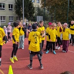 14. Radość dzieci po wygraniu sztafety.jpg