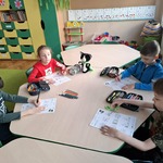 Dzieci tworzą mapę marzeń Ziemii.JPG