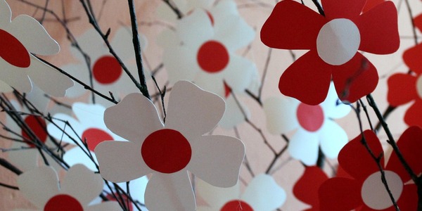 white-red-2915702_1280.jpg