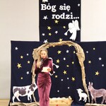 Zdjęcie nr 12 - P. Beata Otapowicz_ przewodnicząca Rady Rodziców_ składa świąteczne życzenia całej społeczności szkolnej. _.jpg