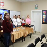 Zdjęcie nr 4. Pani Wicedyrektor Dorota Kłak oraz Grono Pedagogiczne PS nr 26 czekają na rozpoczęcie przedstawienia.jpg