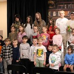 Zdjęcie nr 13. Aktorzy SP11 i dzieci z PS nr 26 pozują do wspólnego zdjęcia.jpg
