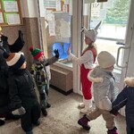 Zdjęcie nr 23. Koziołek Matołek żegna dzieci_.jpg