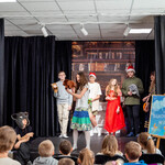 Zdjęcie nr 9. Grupa aktorów z SP11 prezentuje utwór _Zoo__.jpg