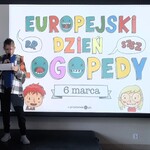 5 Uczeń stoi na scenie.jpg
