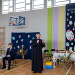 Zdjęcie nr 5. Ks. Rafał Kosikowski_ proboszcz Parafii pw. Świętej Rodziny_ składa życzenia wielkanocne.jpg