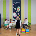 Zdjęcie nr 20.  Wielkanocny występ_ solistka w utworze „Pisanki_ kraszanki”_.jpg