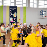 Zdjęcie nr 26. Zatrzymani w kadrze_ klasa 3a w deszczu piór_.jpg
