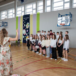 Zdjęcie nr 33. Wspólne śpiewanie - chórzyści dbają o uroczysty klimat_.jpg