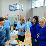 48 - Dyrekcja szkoły z robotem EMS.jpg
