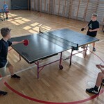 6.  Rozgrywka tenisowa między chłopcami kla 4-6.jpg