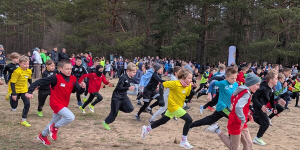 7. Start biegu chłopców kl. 4.jpg