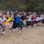 4. Start biegu dziewcżąt kl. 5 na 800 m.jpg