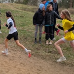 5. Sara na trasie biegu  - podbieg pod górkę.jpg