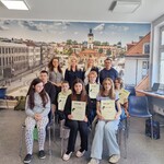 Dyrekcja_ organizatorzy oraz uczestnicy pozują do zdjęcia.jpg