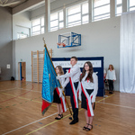 Zdjęcie nr 4. Poczet sztandarowy w asyście uczniów _.jpg