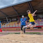 22. Chłopiec skaczący w dal.jpg