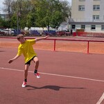 12. Chłopiec rzucający piłeczką.jpg