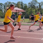 5_ Dziewczynki biegną na 60 m.jpg