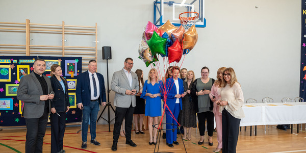 Zdjęcie nr 11. Uroczyste przecięcie wstążek przez Jury.jpg