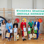 Zdjęcie nr 55. Zawodnicy_ z nagrodami_ pozują do pamiątkowego zdjęcia_.jpg