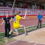 4a. 3. Dziewczynka skacząca w dal.jpg