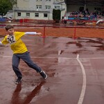 12. Chłopiec rzucający piłeczką palantową.jpg