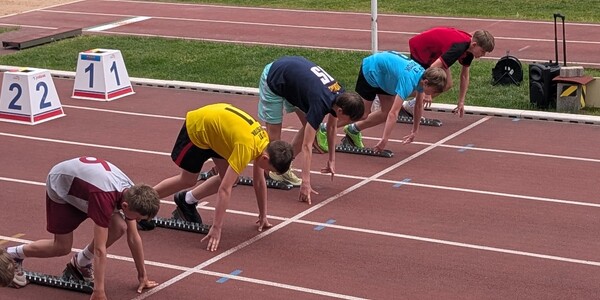 5. Start biegu chłopców na 60 m.jpg