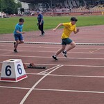 10_ Chłpiec startujący z bloków na 200 m..jpg