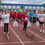 7. Dziewczęta oczekujące na start biegu na 60 m.jpg