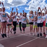 3. Reprezentacja SP 11 na biezni stadionu przed otwarciem zawodów.jpg