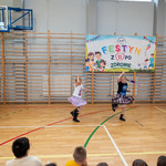 10. Taneczne show w wykonaniu uczennic z klasy 2c.jpg