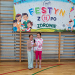 11. Uczennice klasy 2d wykonują utwór muzyczny .jpg