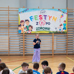 14. Wokalny występ uczennicy klasy 1c .jpg