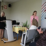 15.Dyrektor Szkoły wita Panią Beatę Otapowicz - Przewodniczącą Rady Rodziców SP 11..JPG