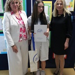 36. Pani Bożena Jolanta Chodyniecka oraz  Pani Iwona Laskowska z  laureatką konkursu..JPG