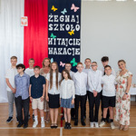 zdjęcie 2 - Uczniowie SP11 waz z nauczycielkami.jpg