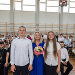 zdjęcie 11 - Uczniowie SP11 wraz z Panią Dyrektor Bożeną Jolantą Chodyniecką.jpg