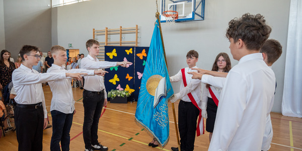 zdjęcie 12 - Ślubowanie przedstawicieli klas ósmych.jpg