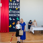 zdjęcie 19 - Pani Dyrektor z uczennicą SP11.jpg