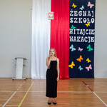 zdjęcie 33 - Uczennica kl. 8 wykonuje utwór muzyczny.jpg