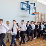 zdjęcie 37 - Uroczysty polonez w wykonaniu klas ósmych.jpg