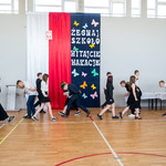 zdjęcie 40 - Polonez - taniec pełen tradycji i symboliki w wykonaniu klas ósmych.jpg