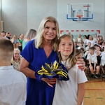 60. Wspólne zdjęcie Pani Dyrektor i ucznia klasy 3d.JPG
